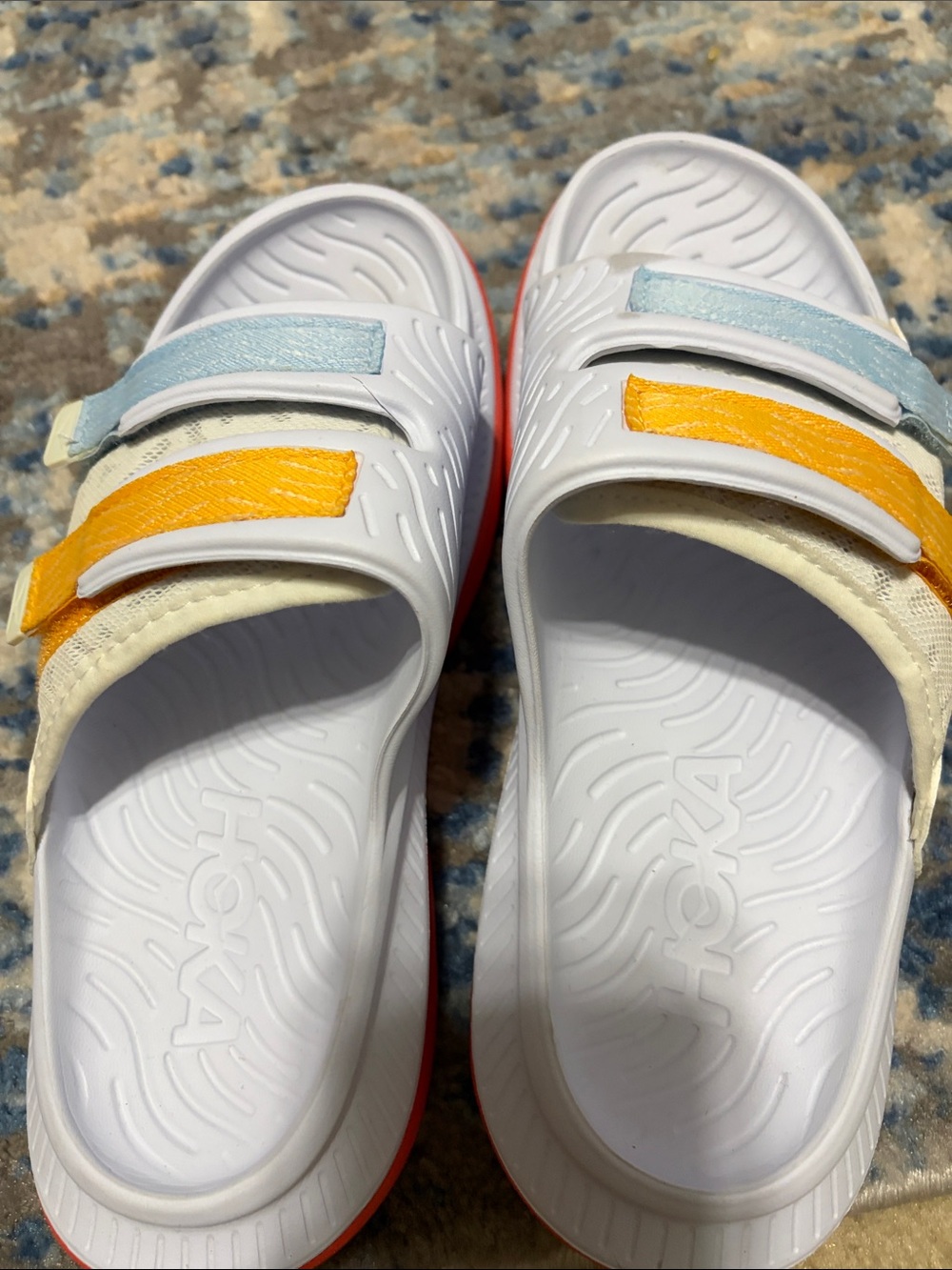 Womens Hoke colors blue and yellow size 7 good condition.